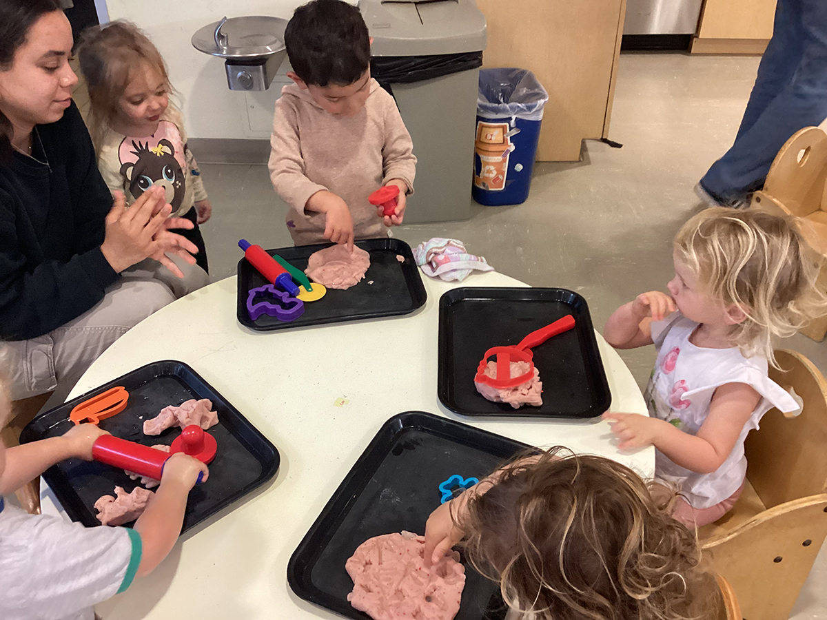 TA_Ana-Porchia-demonstrates-playdough-rolling-